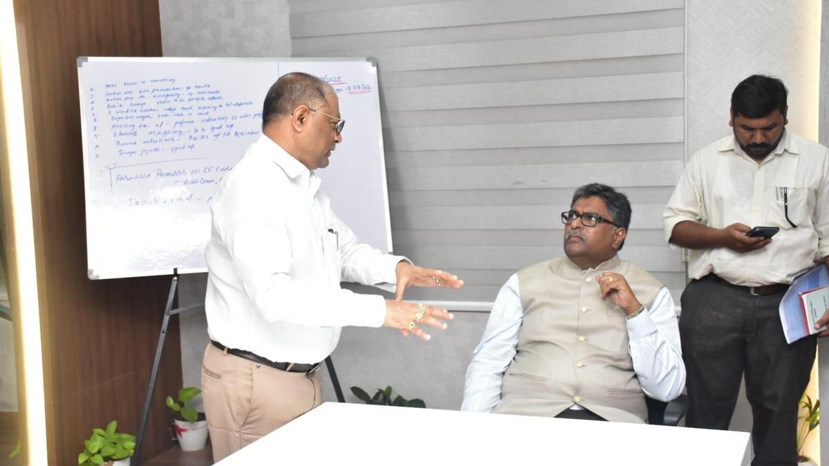 Govt. officials violating RTI Act to face show-cause notices in Kakinada dist.