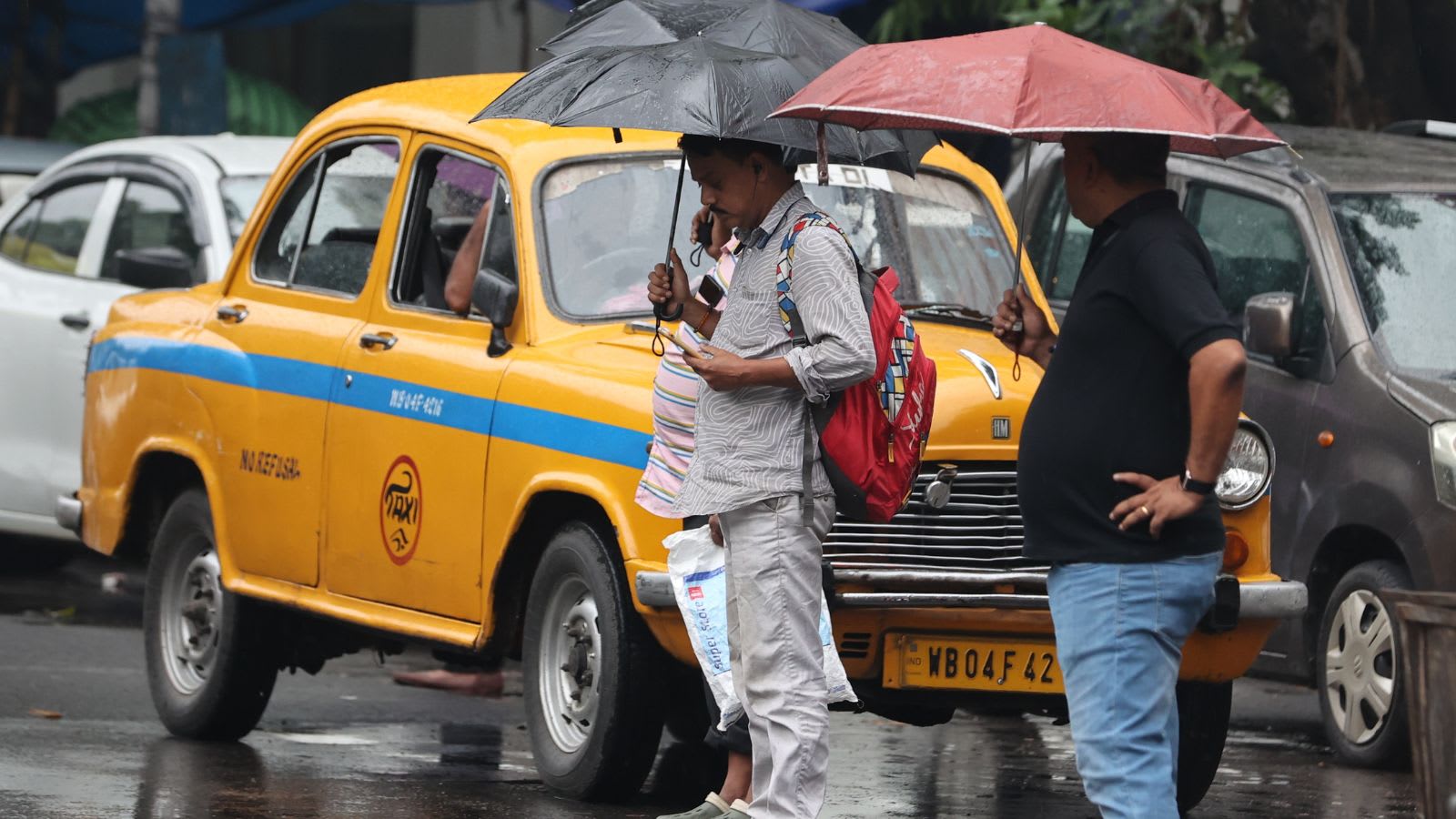 IMD sounds orange alert for Kolkata, red for north Bengal as state braces for intense monsoon spell