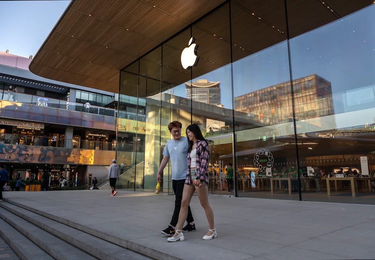 Retail investors are cashing out of Apple, Tesla, and chip stocks: Chart of the Day