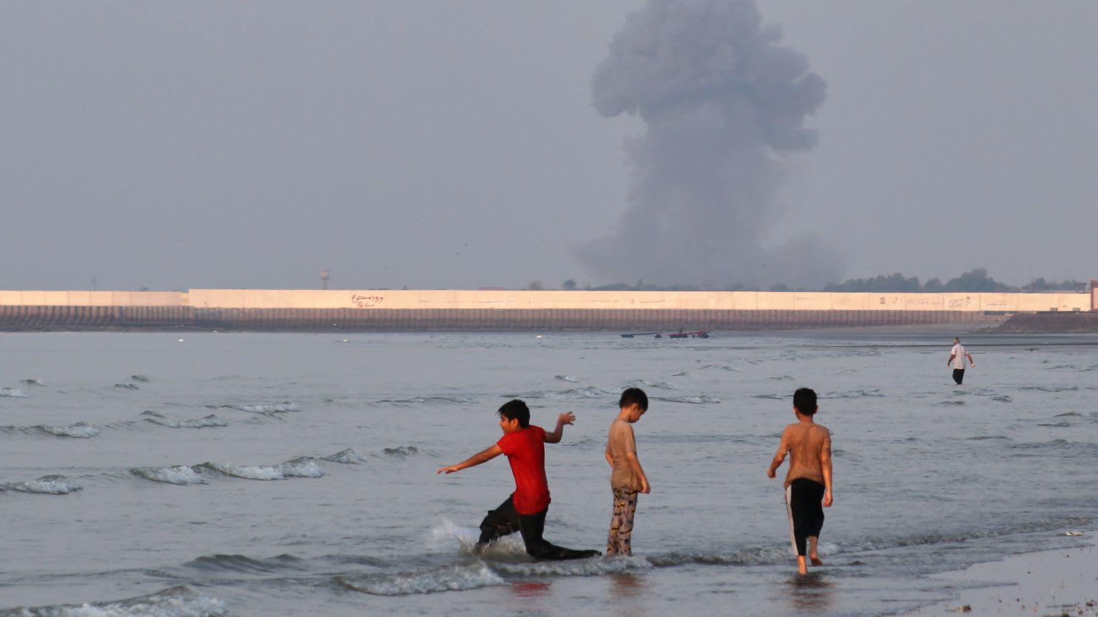 US-Iran War News Live Updates: US resumes strikes while UAE says Iran hit tankers with missiles in Strait of Hormuz