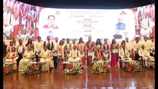 Let ‘healing touch’ also reflect in your conduct: Rajnath to young docs at KGMU convocation