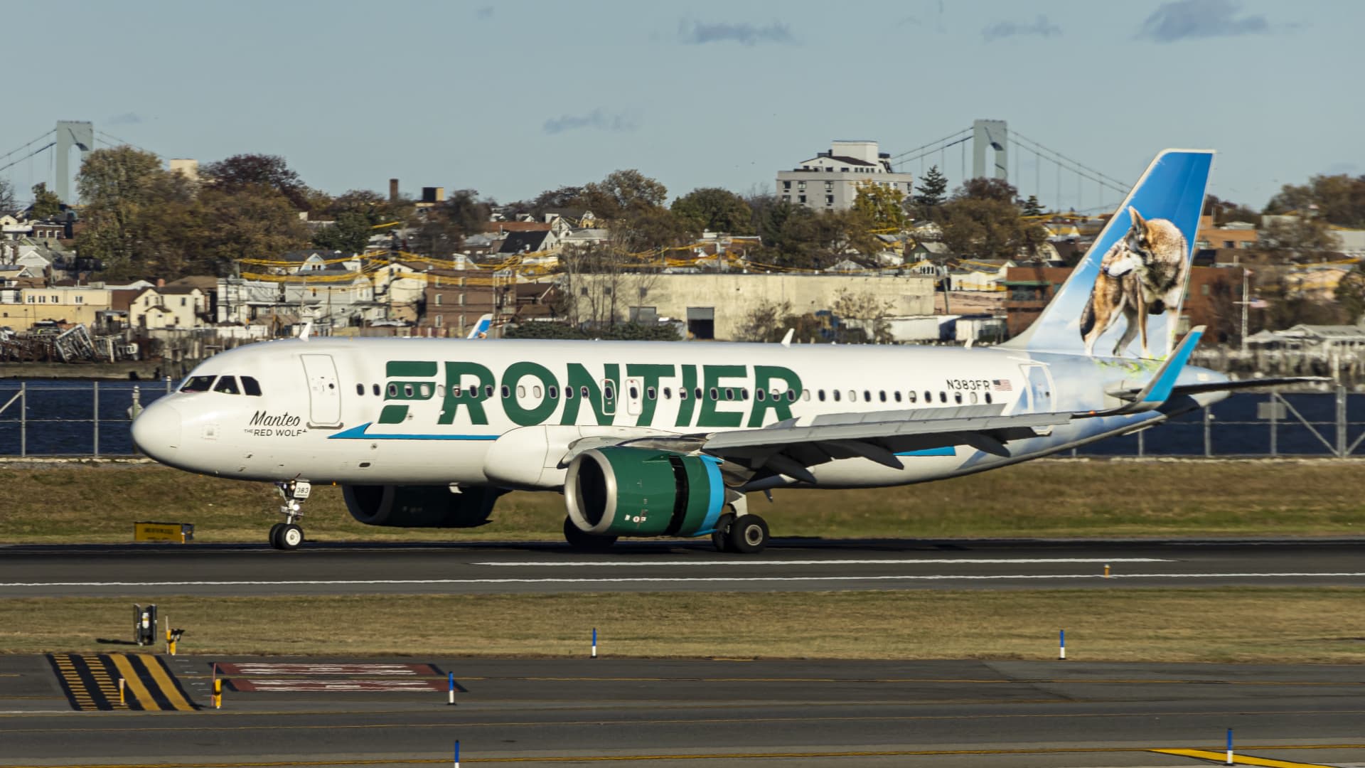 Frontier Airlines to debut in-flight Wi-Fi in 2027 with SpaceX's Starlink