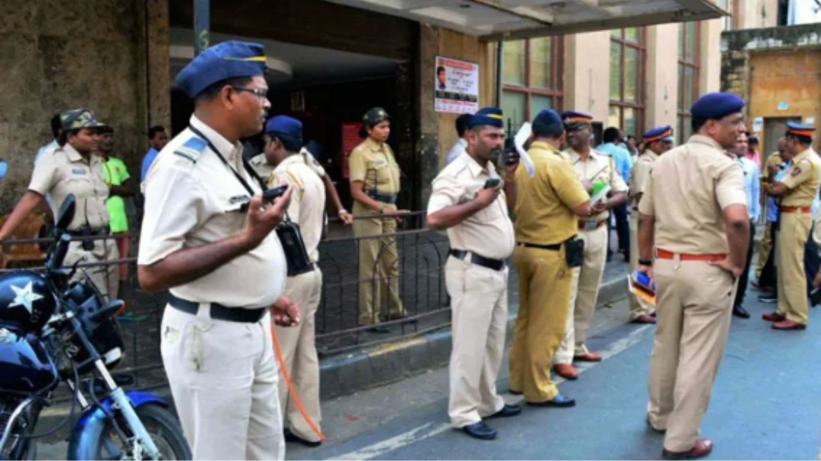 They claimed to be from HDFC ERGO, then duped people of lakhs, using ‘scripts’