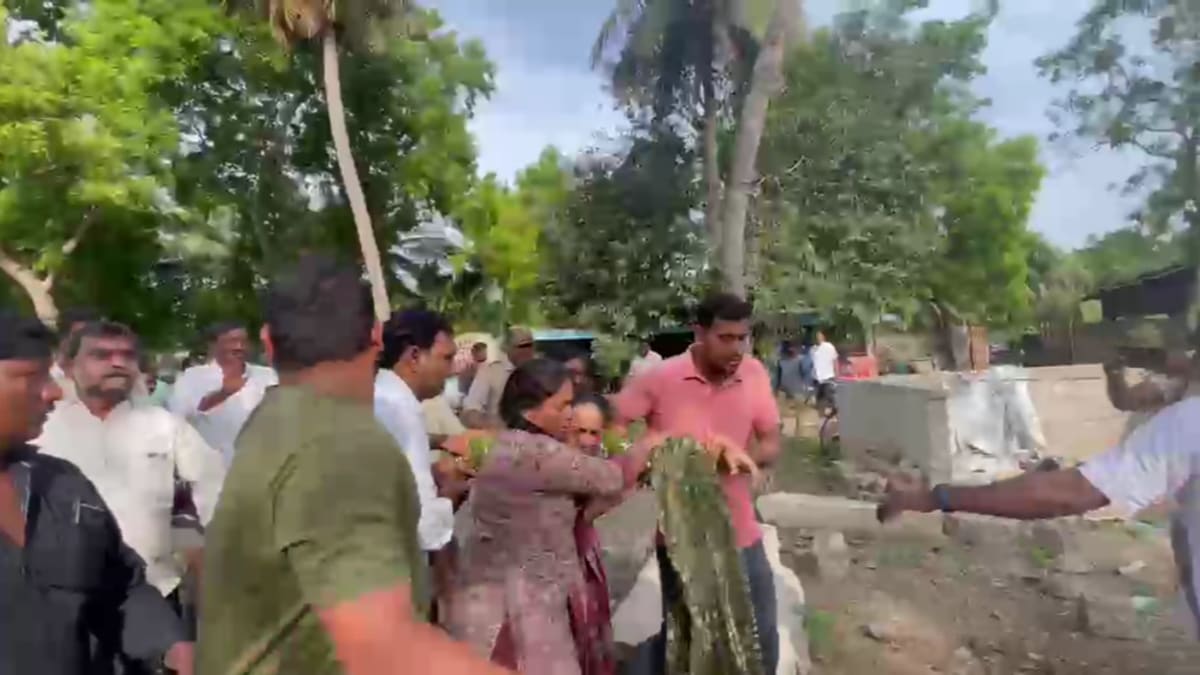 Mudragada’s daughter turned away from paying last respects; State honours for last rites