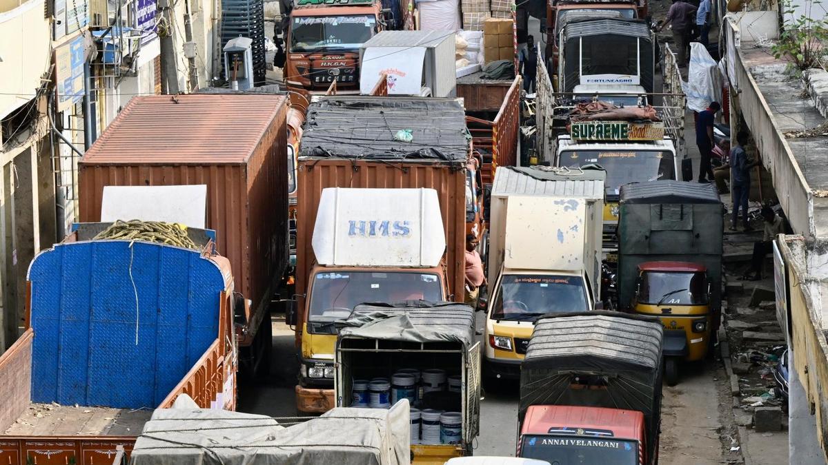 Bengaluru may get phased restrictions on entry-exit timings of heavy vehicles