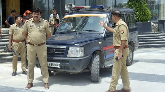 UP: Woman arrested for posing as IAS officer to marry, husband alleges ₹40 lakh extortion attempt