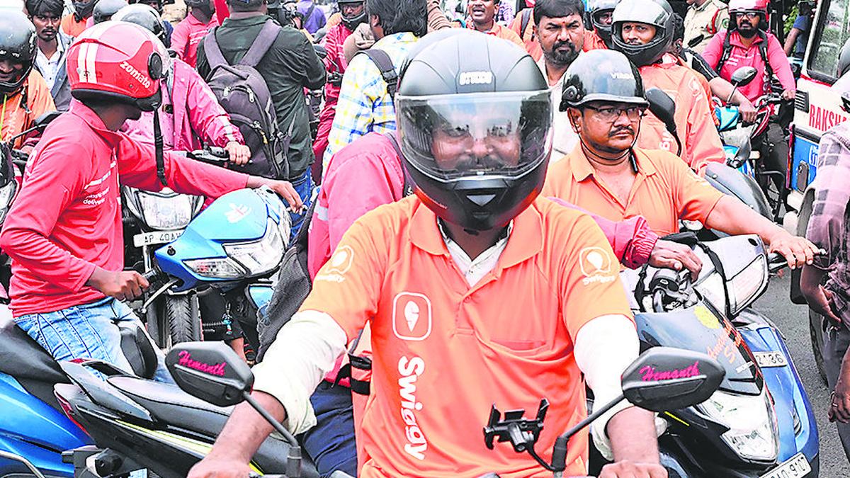 Cyberabad civic body directs Swiggy, Zomato to delist unlicensed food outlets, seeks details on customer review policy