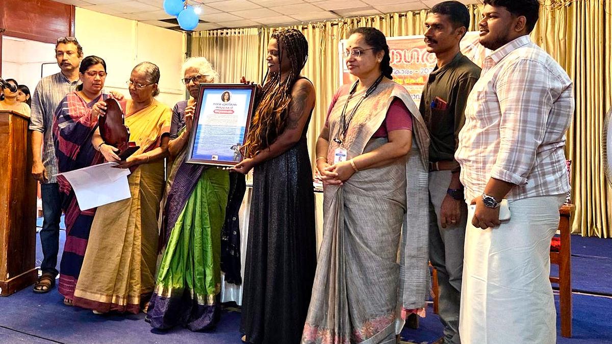 Samatha honours deep-sea diver Athulya with Sagara Award