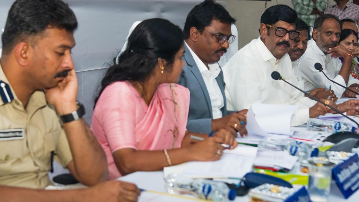 Amid El Niño fears, focus on water security: Minister to officials