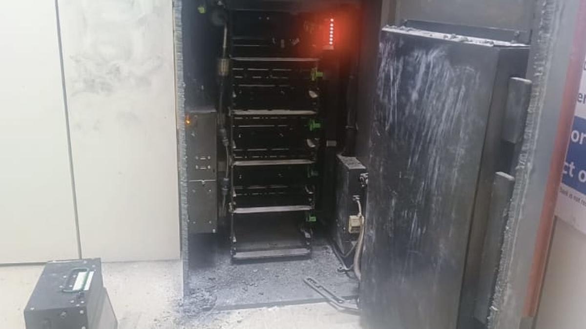 Robbery at ATM in Ranipet, ₹7 lakh stolen