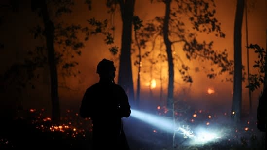 Smoke, heat and 100+ burning wildfires force thousands to flee US wilderness; evacuations underway