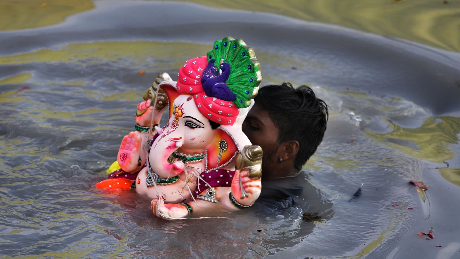 Ahead of Ganeshotsav, Maharashtra seeks HC nod for immersion of 6-ft-plus PoP idols in natural water bodies