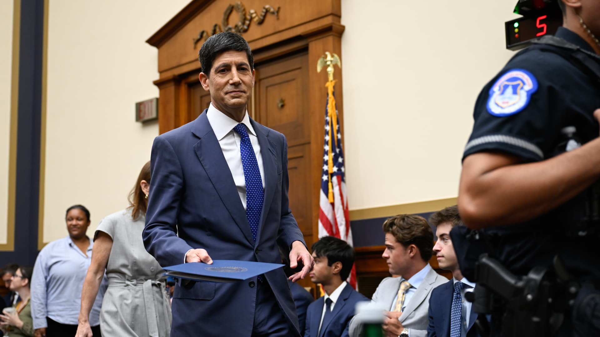 Analysis: Fed Chairman Warsh faces an inflation credibility test after Congress hearings