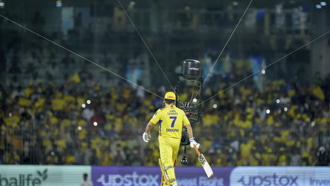 'No better person': Ashwin backs MS Dhoni to succeed Fleming as CSK coach