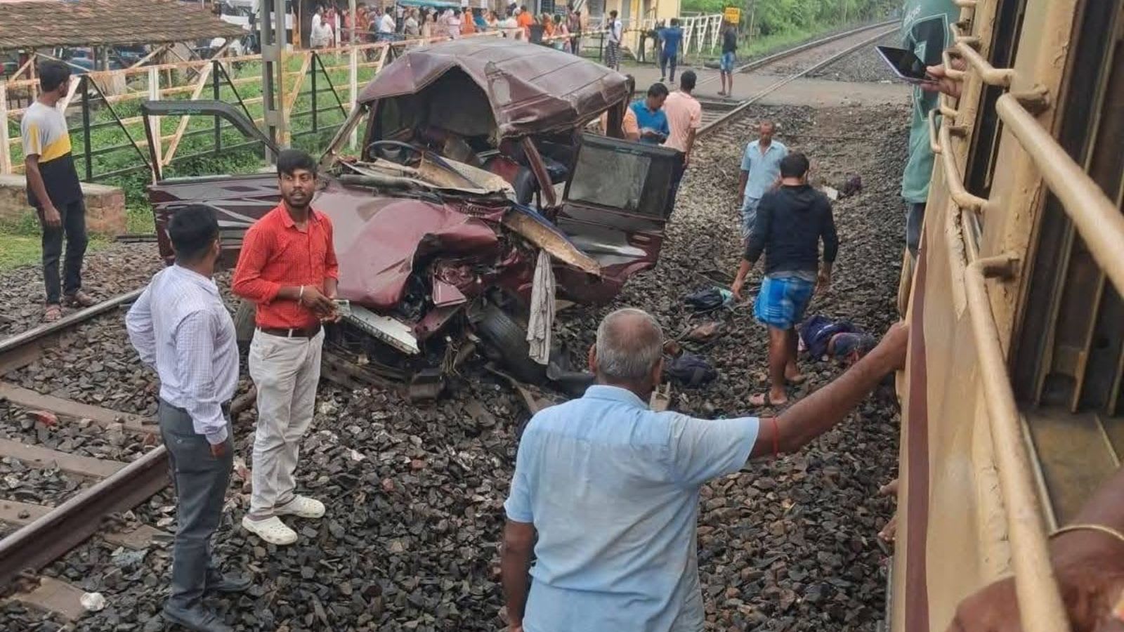 Murshidabad Train Accident Live Updates: 3 children die after train rams a school van in Murshidabad