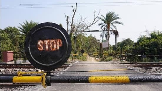 3 killed after train hits car carrying school kids at manned level crossing in WB