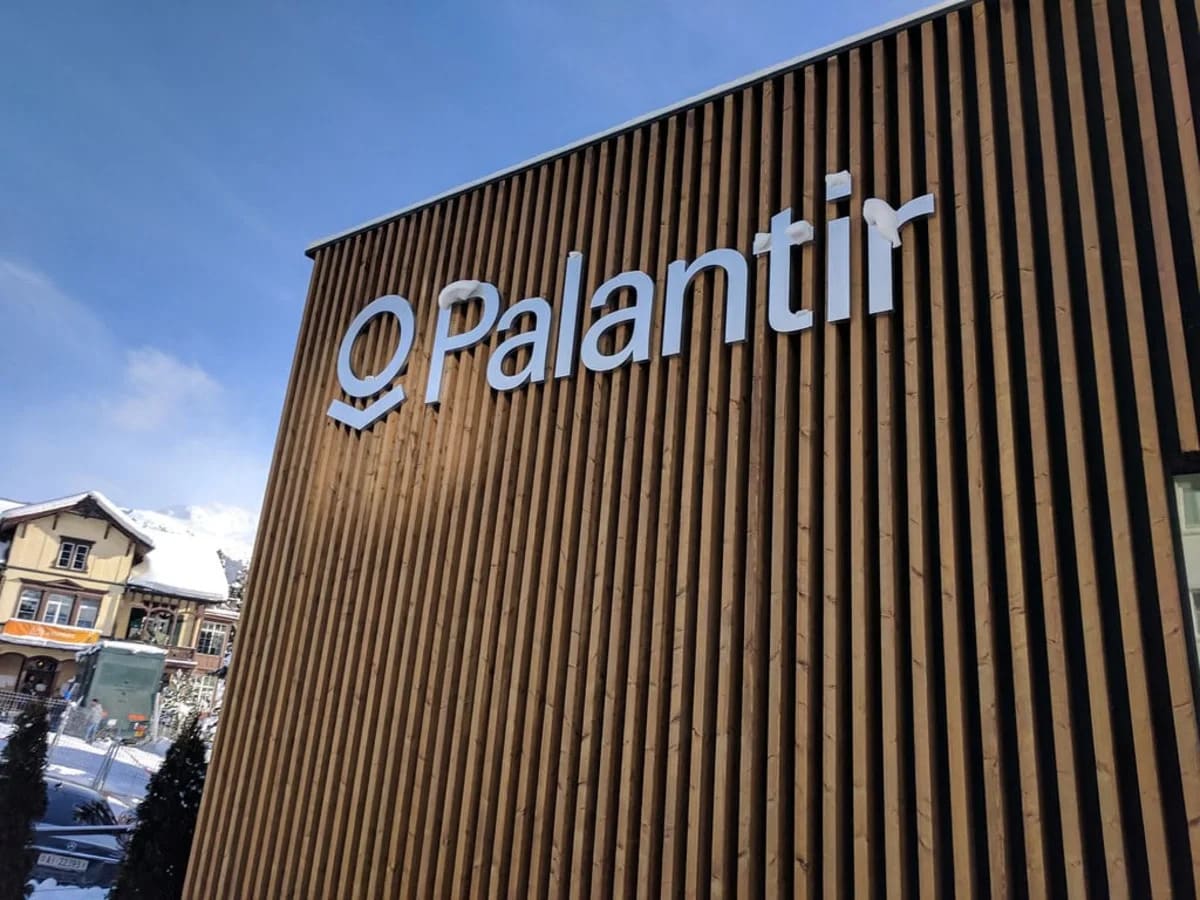 Two AI Stocks, Two Price Targets: What’s Next for AMD and Palantir