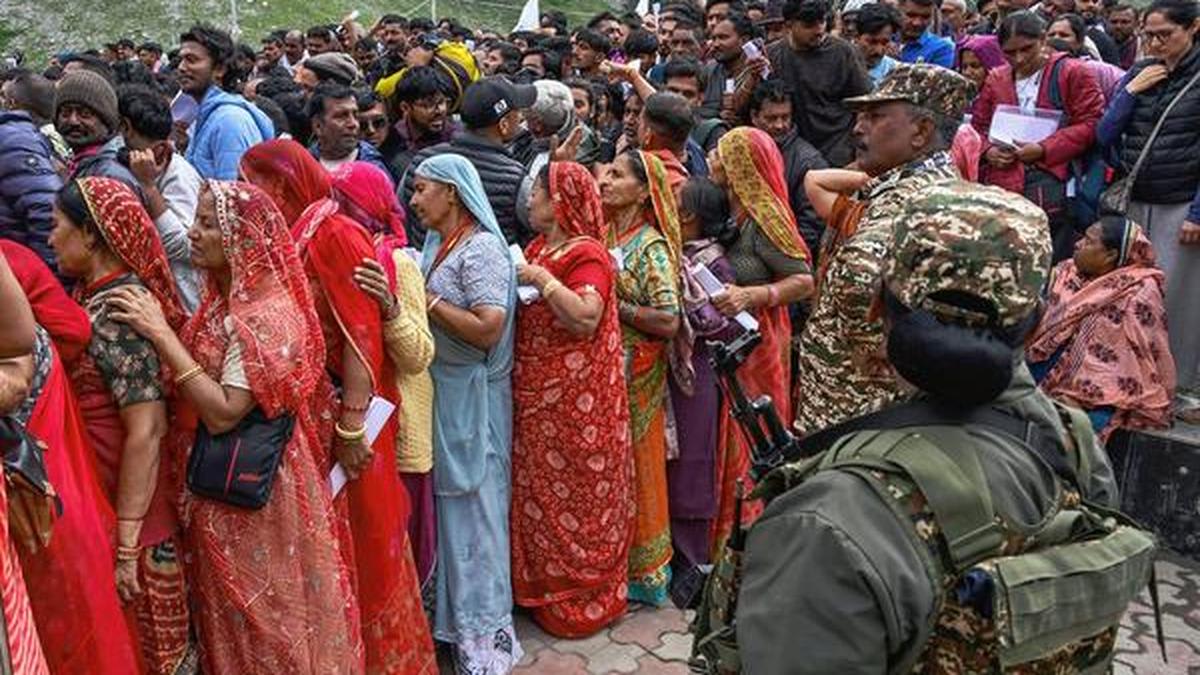 16th batch of over 4600 pilgrims leave for Amarnath cave from Jammu