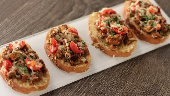 Don't know what to do with leftover chicken curry? Try chef Sanjeev Kapoor's delicious leftover chicken toast recipe