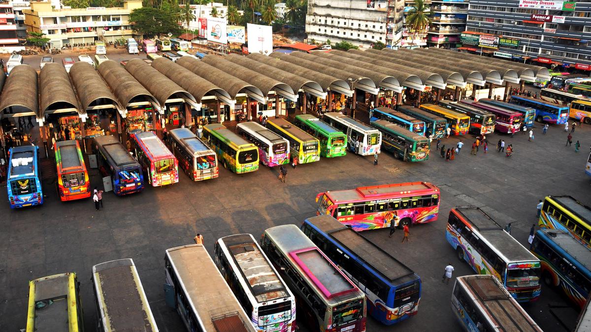 Traffic police step up drive against reckless mid-road halts by private buses in Kerala’s Kozhikode