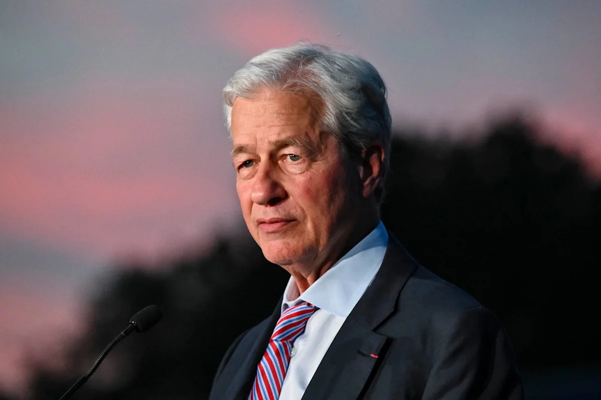 Dimon makes a sobering call despite a strong economy