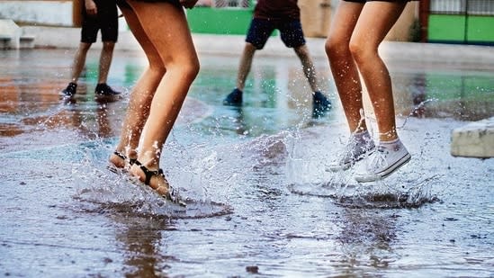Dermatologists explain how to keep your feet healthy in monsoon