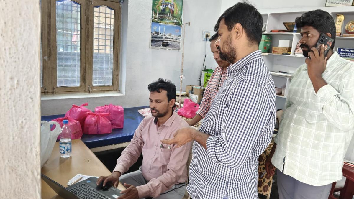 Telangana DCA seizes ₹10,000 worth medicines from quack’s clinic in Khammam