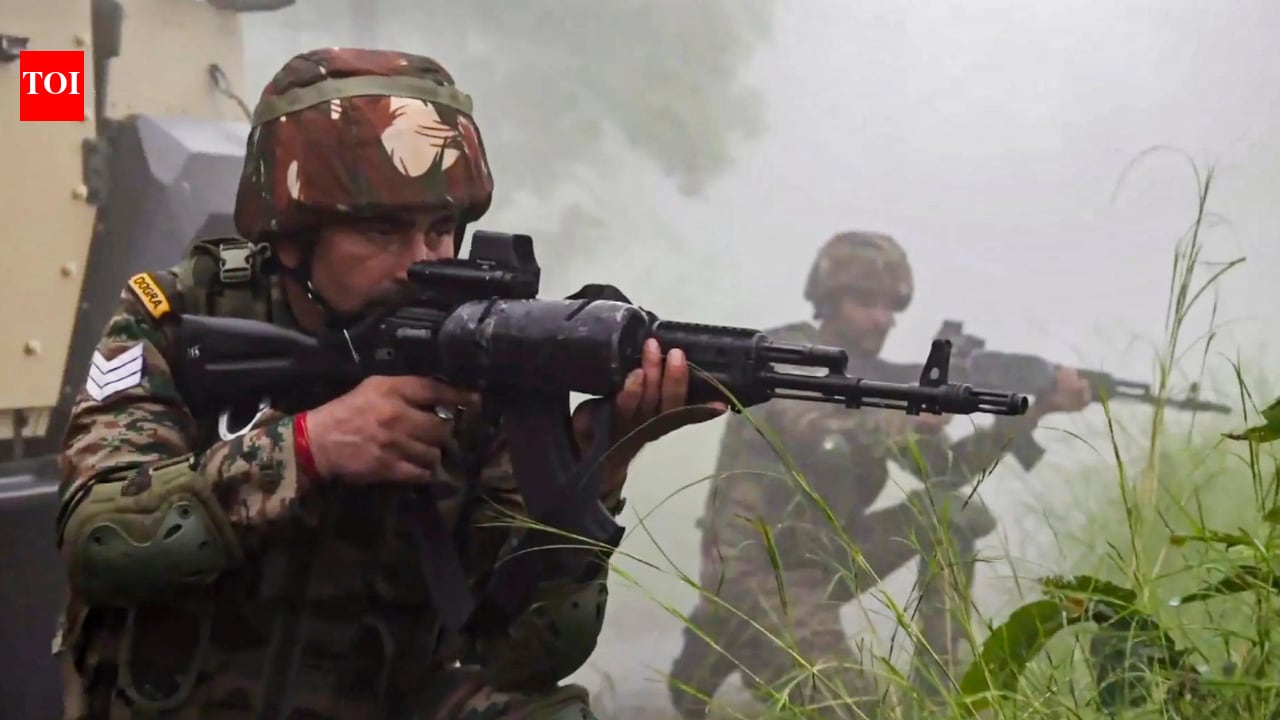 Army thwarts infiltration bid, fires across LoC in J&K's Rajouri