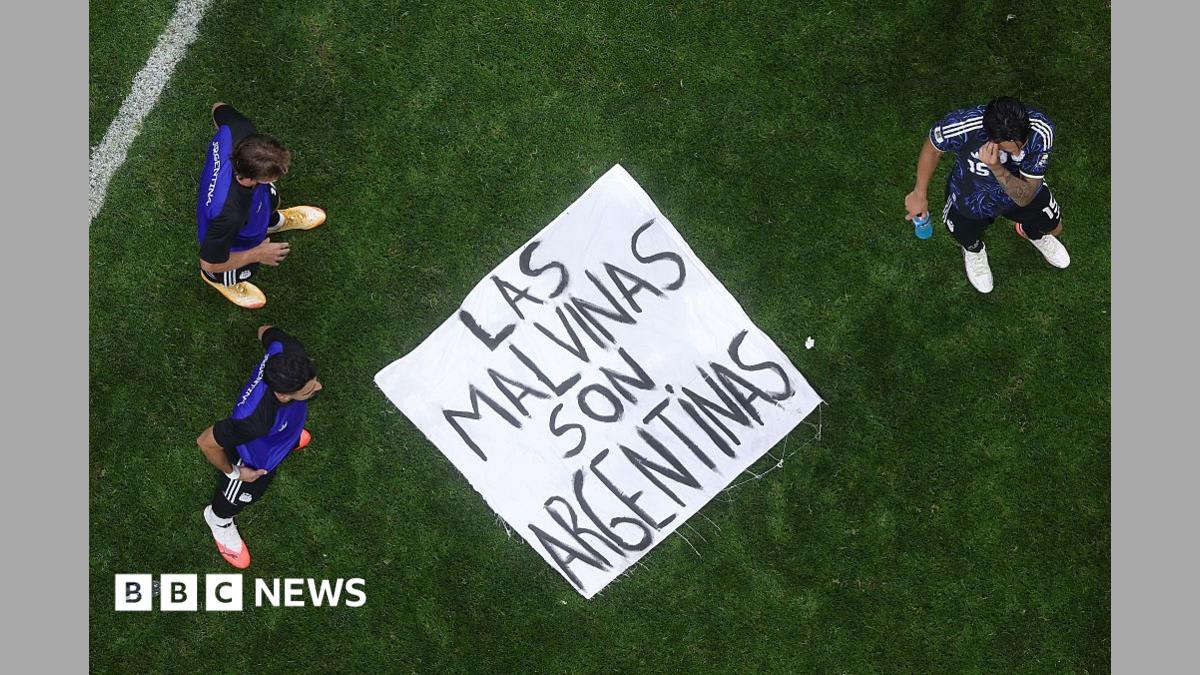 White House backs Argentina team over Falklands banner
