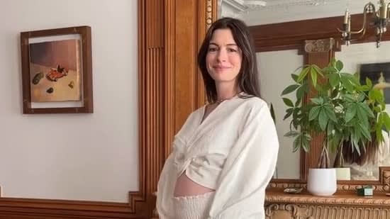 Anne Hathaway says expectations were 'very low before pregnancy at 43, calls third baby a blessing