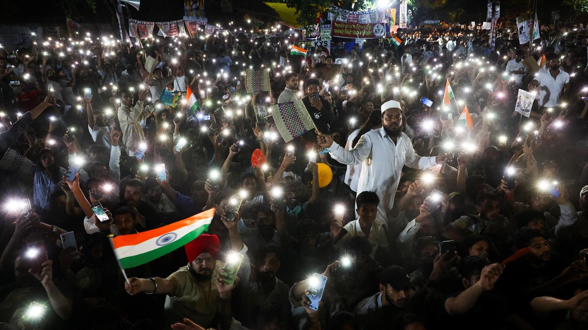 CJP's night vigil begins, crowds camp at Jantar Mantar on eve of Parliament march call