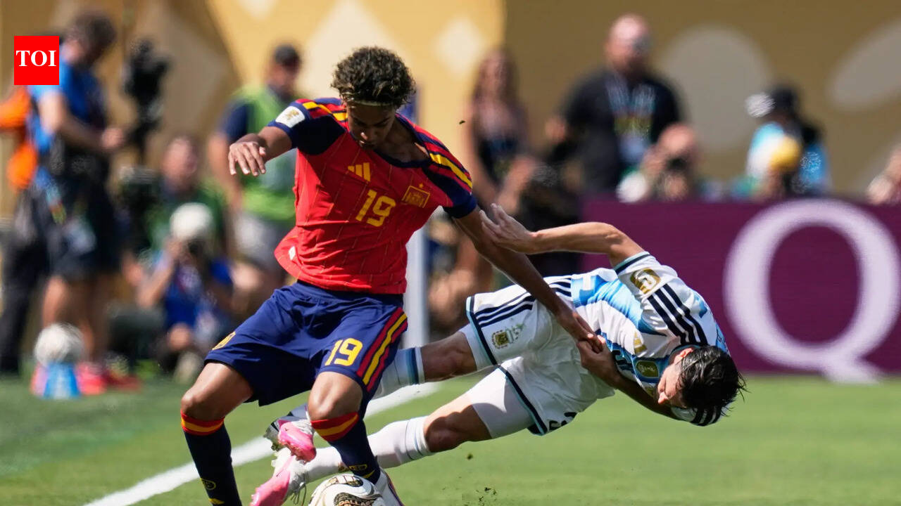 No card for Tagliafico! Yamal challenge reignites Argentina favouritism debate - Watch