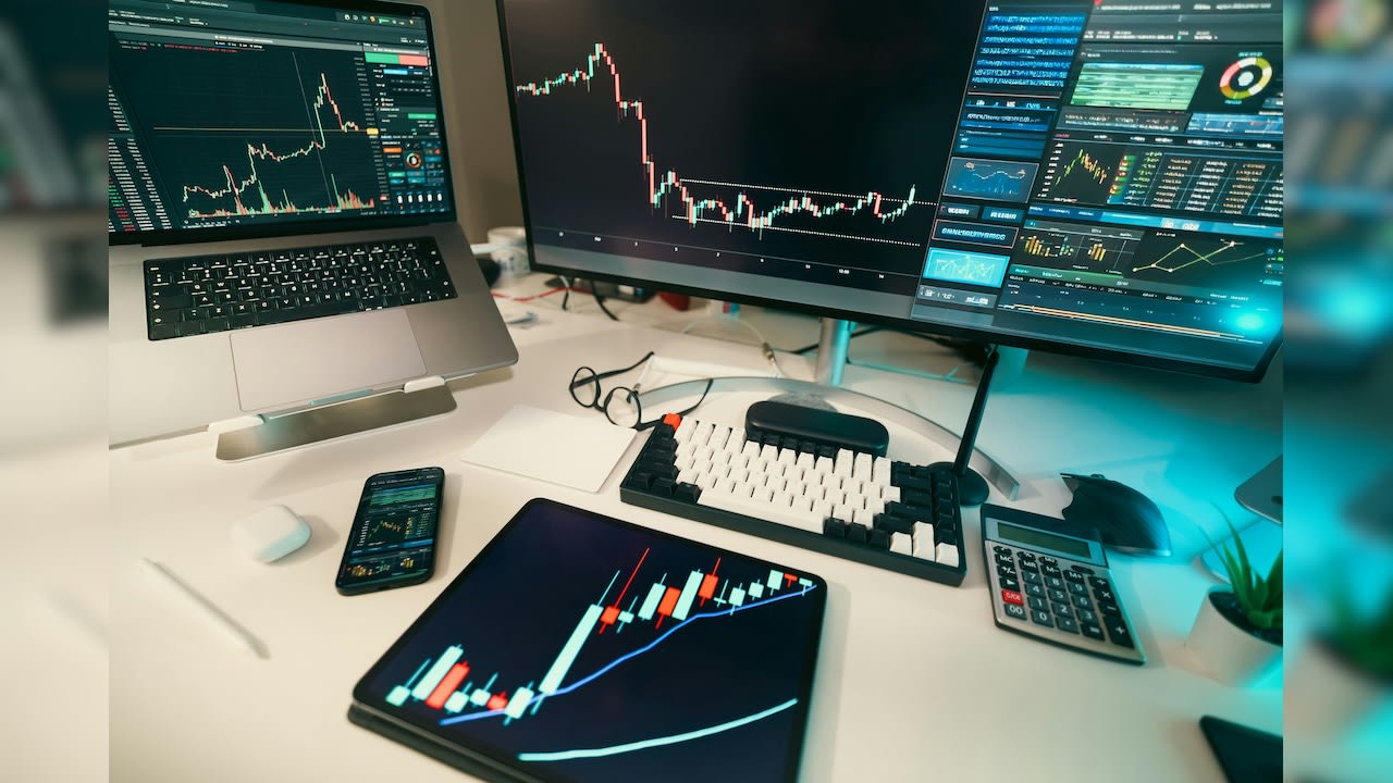 Stock Market LIVE Updates, Sensex Today: Sensex Drops 700 Points Lower As Oil Tops $90 Amid US-Iran War