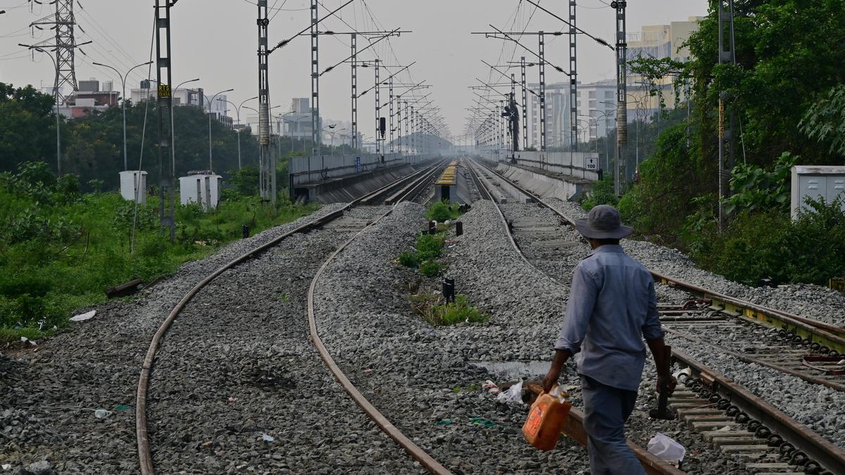 Loco pilots want action dropped against motorman