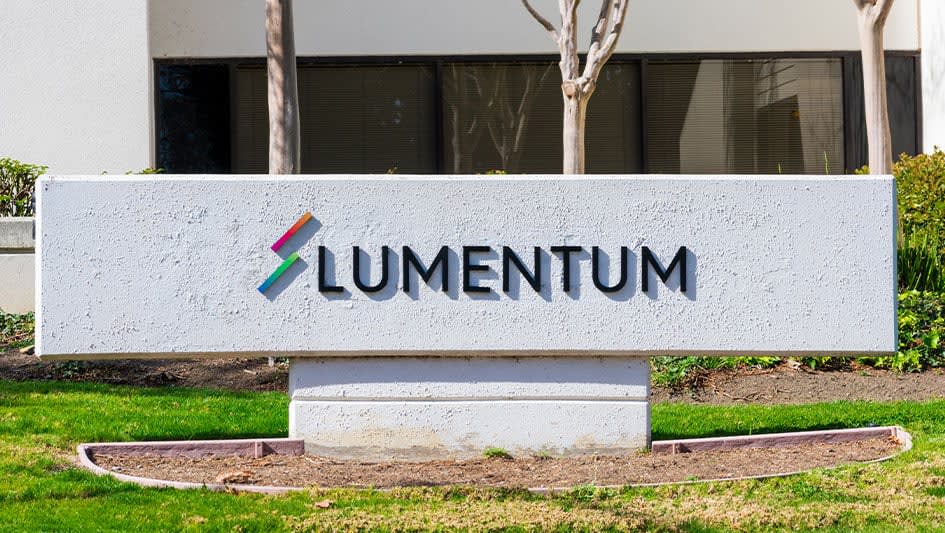 Stock Market Today: Nasdaq Shows Strength On Peace Hopes; Lumentum Rallies (Live Coverage)