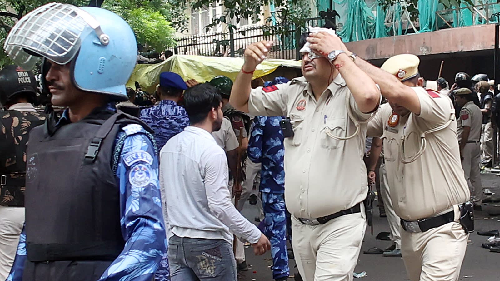 CJP’s Parliament march: 118 personnel injured, 70 protesters detained, says Delhi Police