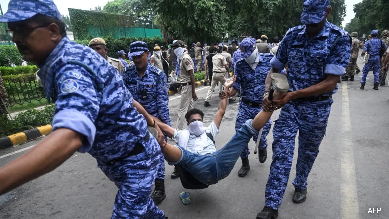 118 Cops Injured, 70 Detained After CJP Protest Turns Violent In Delhi