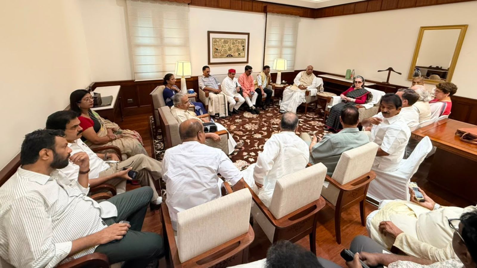 Opposition MPs to march to Rashtrapati Bhavan over Delhi crackdown