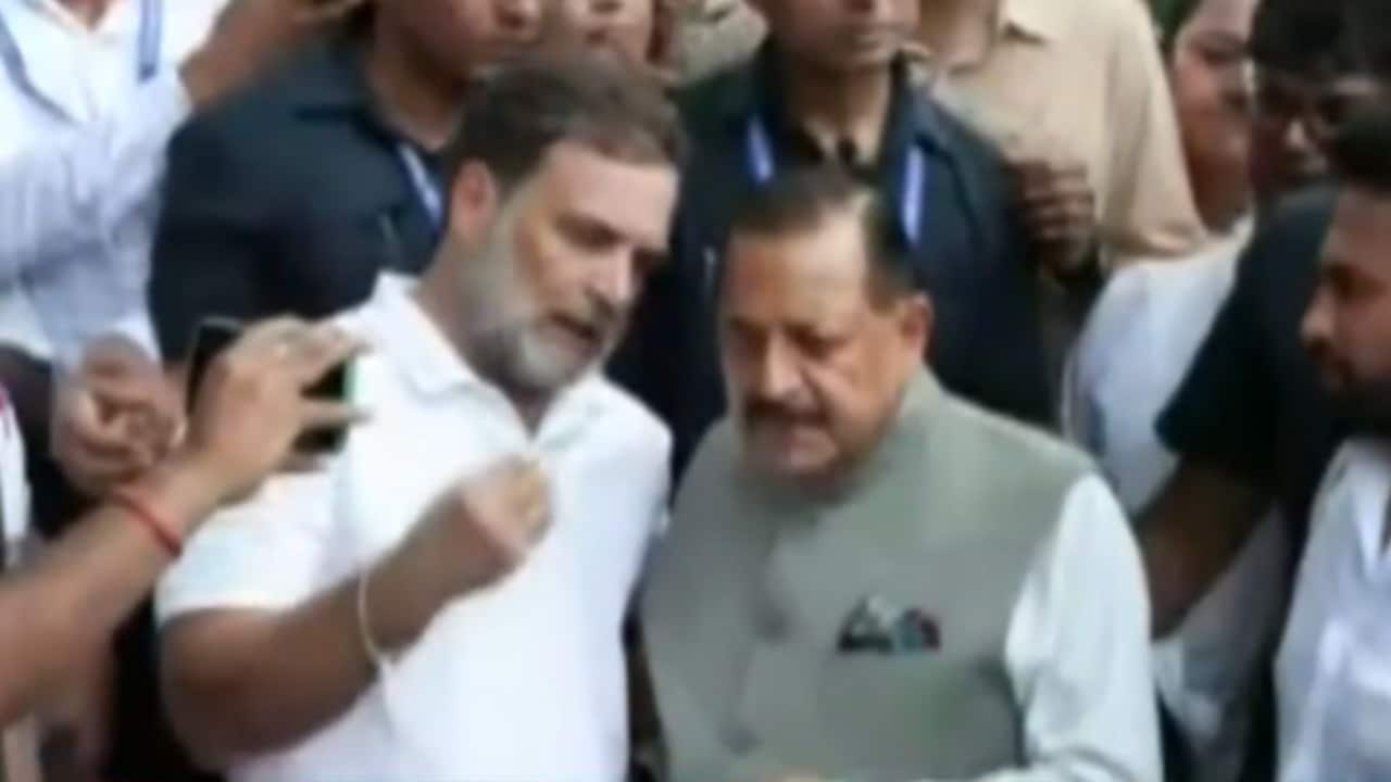 Minister Speaks To Rahul Gandhi At Protest Outside PM's House Over Paper Leaks