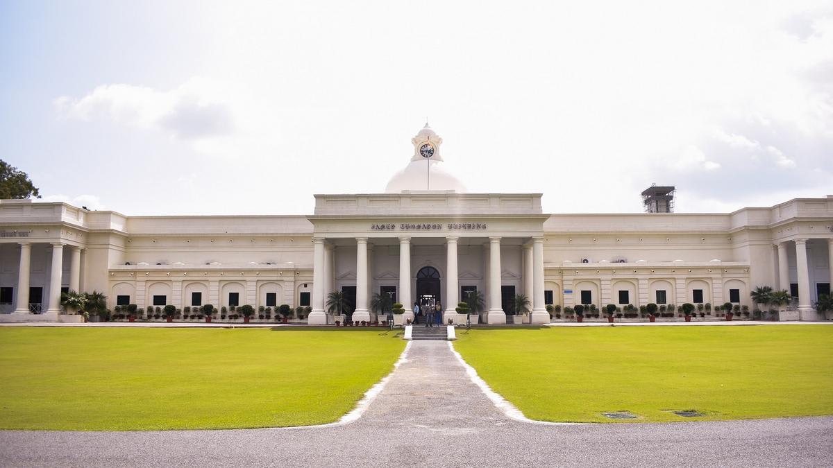 IIT Roorkee warns students against social media support to 'political movements like current one'