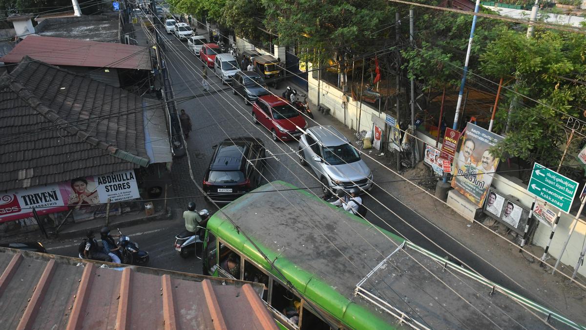 KMRL urged to repair Kochi metro diversion roads, ease bottlenecks