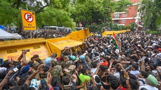 Three charts that possibly explain Monday’s student protest | Number Theory