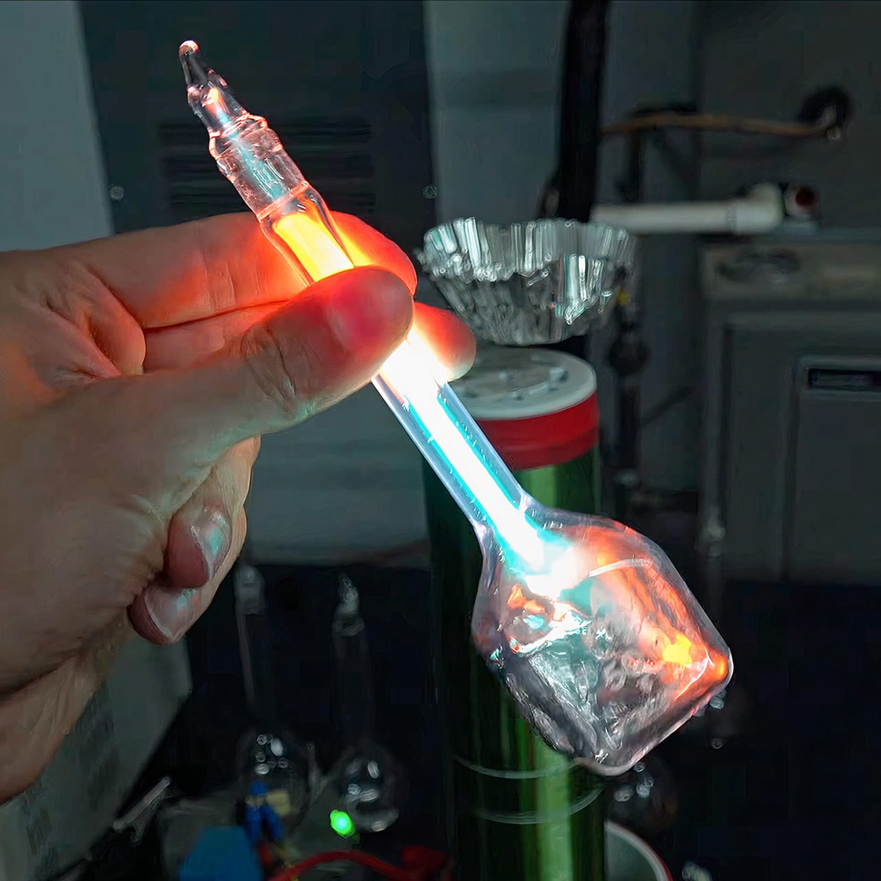 Drake Anthony Recreates the Mechanical Bulb First Seen in 1675 – TechEBlog