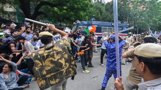 Lathi-charge, tear gas at CJP protests: Police can disperse a crowd. Law doesn't say how much force it can use