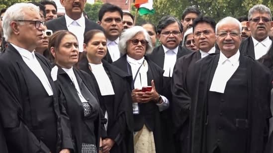 Supreme Court lawyers recite Constitution's Preamble seeking justice for students, CJP thanks them