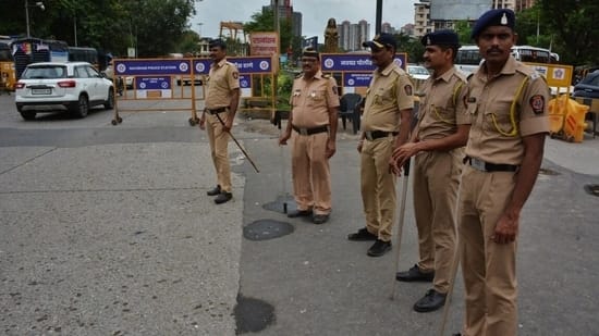 Thief steals  ₹9 lakh belonging to women SHG from parked vehicle in Jalna district