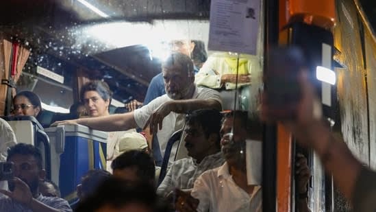 High drama in Delhi as Rahul Gandhi reaches Gandhi Smriti amid student protests: 'Barricades put up, bus parked'