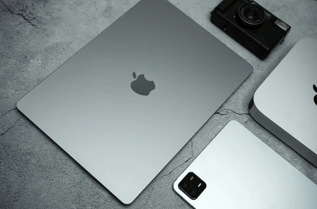 Jim Cramer vs. The AI Bears: Why Apple’s Consumer Ecosystem Remains Unbreakable