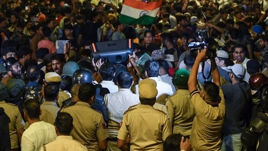 CJP protest LIVE: Delhi Police detain over 25 students headed to Jantar Mantar; Sonam Wangchuk ends fast
