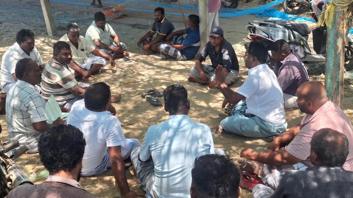 Fishermen to stay off fishing for three days; condemn arrest of nine fishers by Sri Lankan Navy